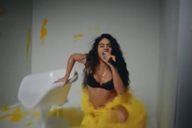 Jessie Reyez dejo caer una intensa performance de BEEN ABOUTA YEAR