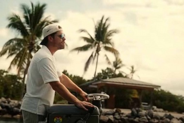 Checa Easy To Love de Dustin Lynch, una historia con una vibra honesta y relajada