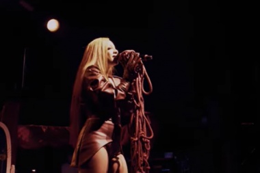 Pura sensibilidad: Kiana Lede interpreto LTF en vivo