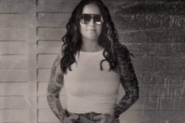 Ashley McBryde libera la version de estudio de un clasico de sus shows