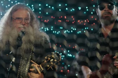 Lee Brice junto a The Traler Park le pusieron imagenes a Said No Country Boy Ever