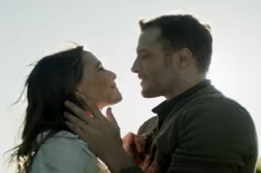 Chas Collins le canta a las raices y al valor de sentirse en casa