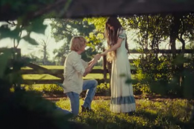 Taylor Demp comparte una historia de amor en Little Spouse