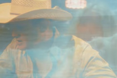 Jon Pardi le puso imagenes a Hey California