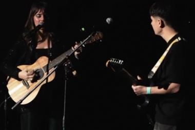 Silvina Moreno y Santi Celli comparten una version en vivo de Por que