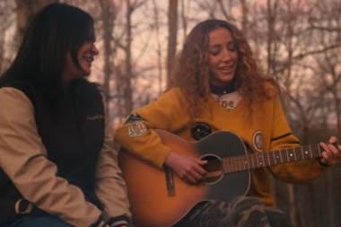 Ashley Monroe y su Moth