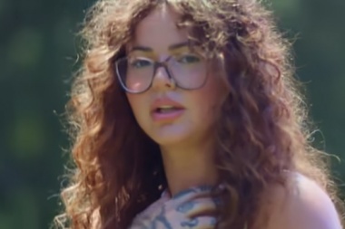 Echale un vistazo a la musica de Caitlynne Curtis