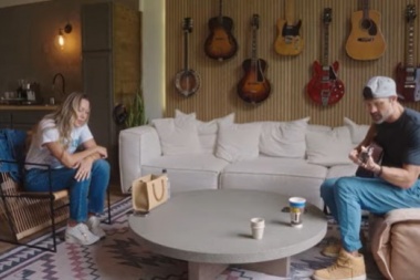 Walker Hayes y Colbie Caillat se juntan en una reflexion sobre la vida moderna