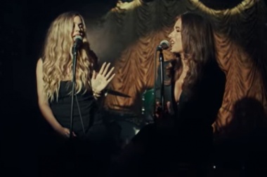Jessie James Decker y Joss Stone cantan juntas I Never Miss Him Anymore