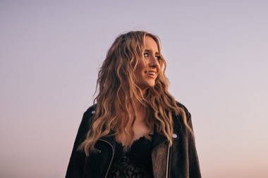 Echale un vistazo a la musica de Kaylee Bell