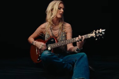 Karley Scott Collins enciende con Bad Bad