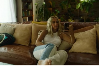 Ashley Cooke explora la paranoia en el desamor