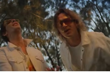 Ser y Piru Saez estrenan una historia llena de buena energia