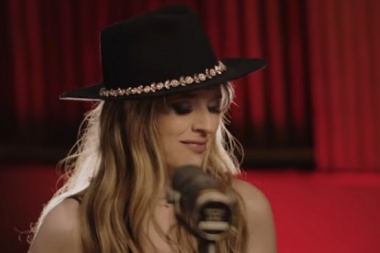 ZZ Ward respira nueva vida a un clasico del blues: Dust My Broom