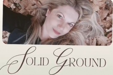 Solid Ground, la voz que sostiene de Jimena Arroyo