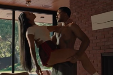 Ella Mai enamora con Little Things