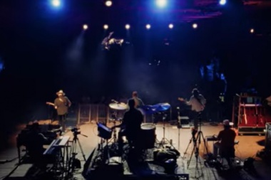 El sonido de 49 Winchester en vivo