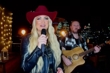 Hayley Jensen presenta Country Soul en version acoustic