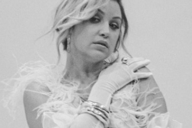 Alexandra Kay presenta una nueva version de No More