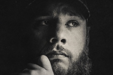 Luke Combs - Sleepless in a Hotel Room