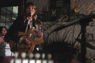 Courtney Marie Andrews - Everyone Wants To Feel Like You Do