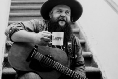 Larry Fleet sigue reflejando el curso de su historia musical