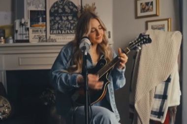 Erin Kinsey comparte Trouble en Living Room Sessions