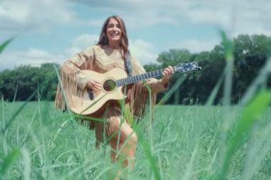 Caroline Jones refleja el curso de su historia musical con nuevo album y visualizer