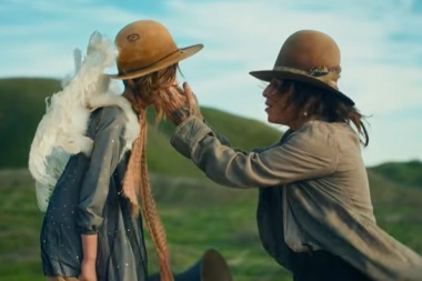 Linda Perry comparte imagenes del video de Beautiful