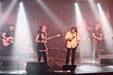 Milena Silva y Adrian Barilari llevaron Shallow al escenario por primera vez