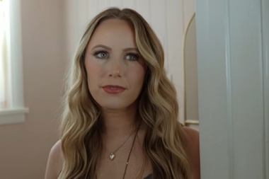 Kelsey Lamb reflexiona sobre el peso del pasado en Forgiving Me