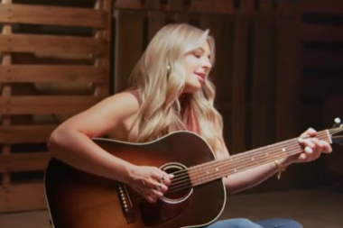 Erin Kinsey comparte una performance de su single Reasons Why We Broke Up