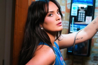 Sophia Scott le puso imagenes a Miss Me Now