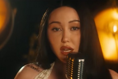 Noah Cyrus suma su voz a la historia de Reminders of Him
