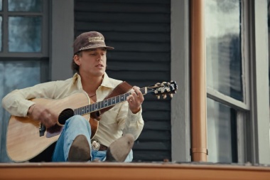 Por que Hey Dallas de Hudson Westbrook muestra una historia de amor que se repite