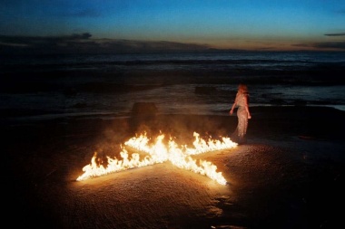 Ashley Cooke presenta el visualizer de "xs" tras su paso por el festival C2C de Londres