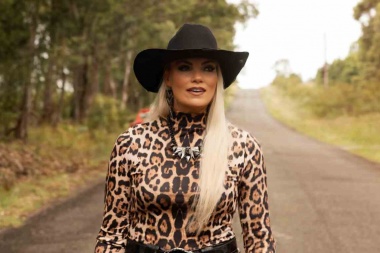 “Burn It Down”: El nuevo video de Hayley Jensen tras su éxito en los charts australianos.