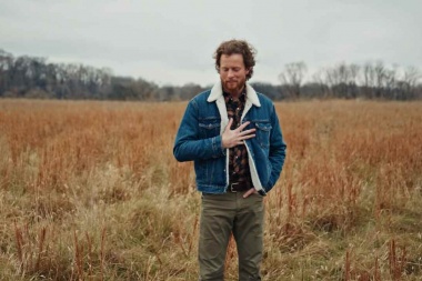 Austin Brown presentó “Til The Sun Runs Out Of Time” y abre un nuevo capítulo solista