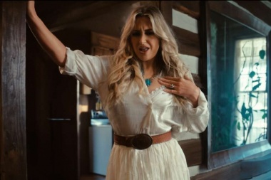 Erin Kinsey presenta el videoclip “House Arrest”, una historia íntima puertas adentro