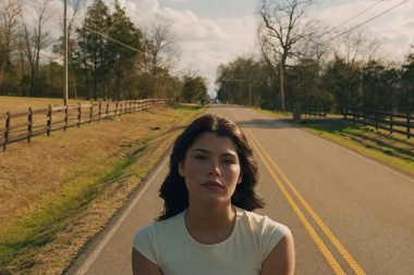 Dylan Conrique lanza “A Little Like You” y muestra su lado country