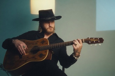 Jackson Dean estrena el video de “Tennessee Moon” tras el lanzamiento de su álbum Magnolia Sage