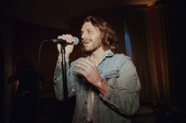 Warren Zeiders presentó imágenes para su adictivo single, “Drinking Game”