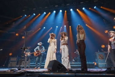 The Castellows interpretan “Every Girl” en vivo junto a Turnpike Troubadours