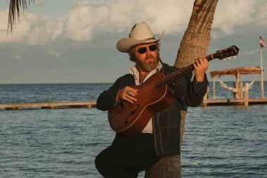 ERNEST estrena Deep Blue, su tercer álbum de estudio con sonido costero