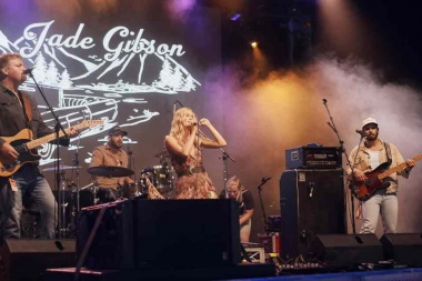 Jade Gibson llevó “Smoke Me Out” a CMC Rocks Queensland