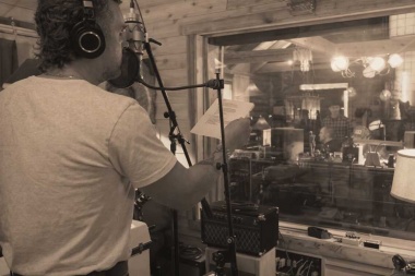Cody Johnson anticipa “Banks of the Trinity” con el estreno de “Fool Proof”