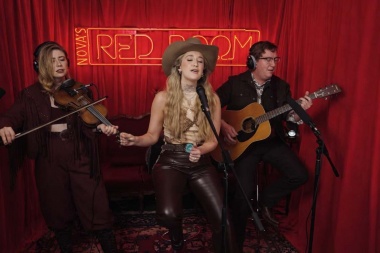 Lainey Wilson le puso su toque country a “Sally”