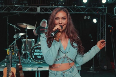 Kylie Morgan convierte el despecho en comedia en “Love And Country Music”
