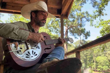 Ryan Bingham comparte una versión acústica de “The Lucky Ones”