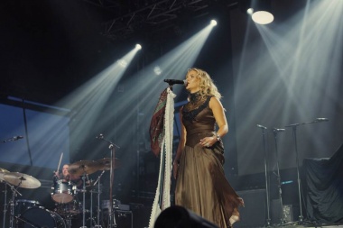 Avery Anna libera una performance de “Blood Runs Thicker” desde Colorado Springs